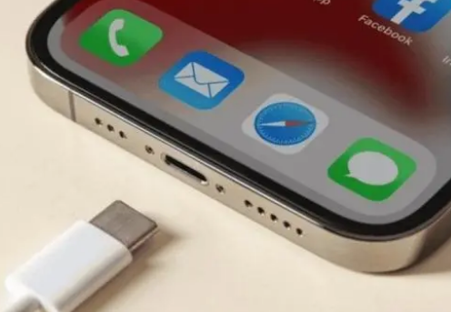 洛隆苹果15维修分享iPhone15改USB-C接口后能和安卓用户互借充电器吗